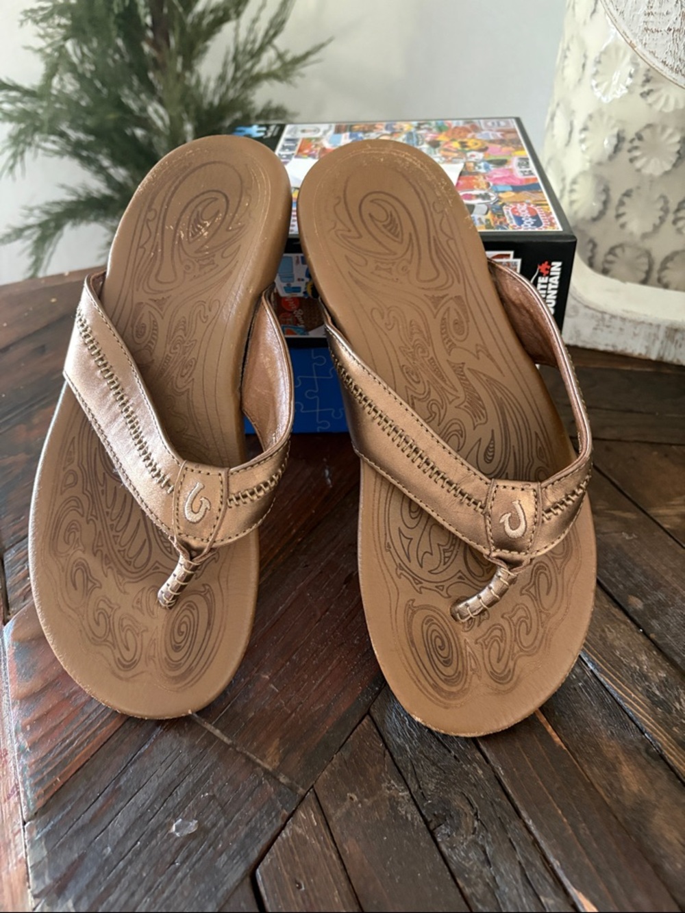 OluKai Women's Metallic Copper Brown Thong Sandals